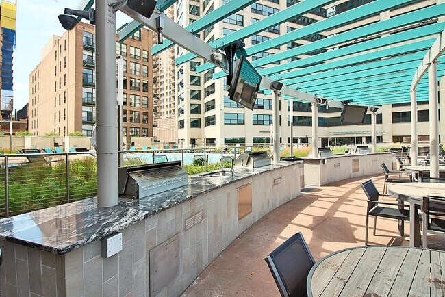 Building Photo - 1136 S Michigan Ave