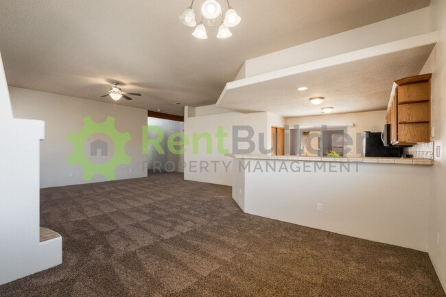 Building Photo - Model Perfect Living in Beautiful Loma Pinon