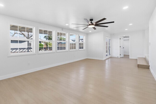 Building Photo - 338 Patricia Ln