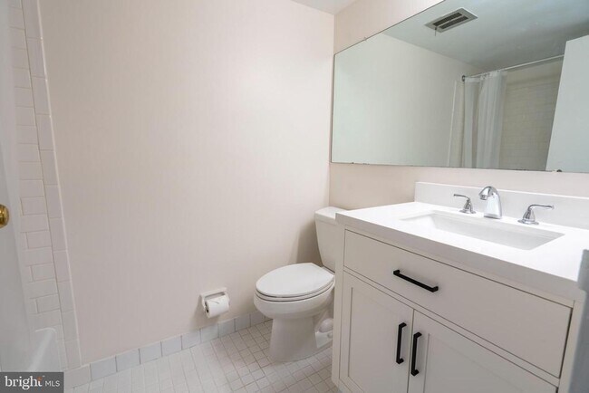 Building Photo - 501 N Bethlehem Pike