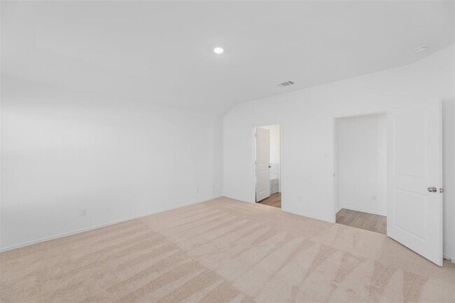 Building Photo - 627 Waterway Ave