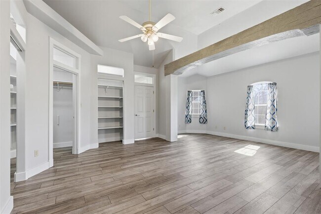 Building Photo - 307 Pin Oak Ct