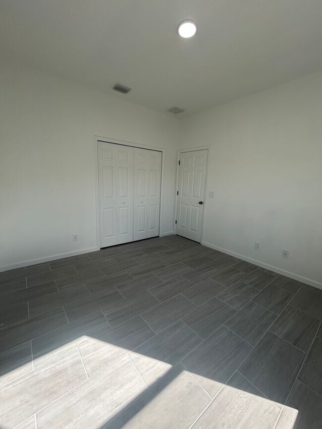 Building Photo - Brand-New Modern 2BR/2BA Home with Garage- In Serene Lake Placid Location