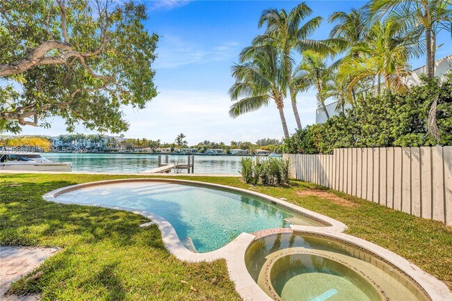 Building Photo - 1170 S Biscayne Point Rd