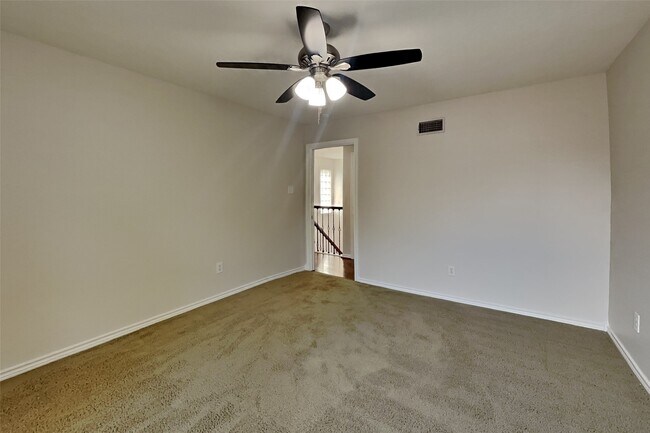 Building Photo - 20123 Sunny Shores Dr