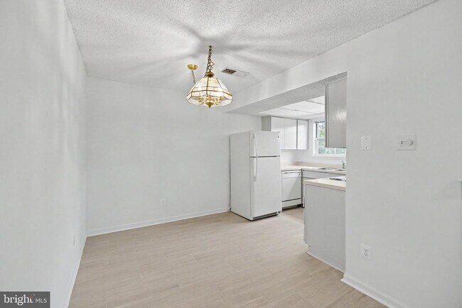 Building Photo - 12102 Green Leaf Ct