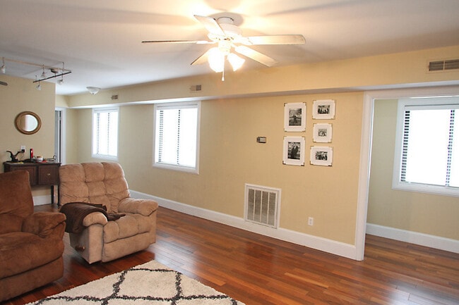 Building Photo - Village District 2-Bedroom Condo - Walkable to Shopping + Dining!