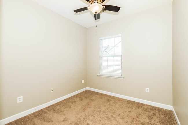Building Photo - 5566 Lanier Ave