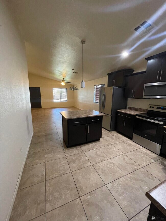 Building Photo - 291 N Saguaro Ave
