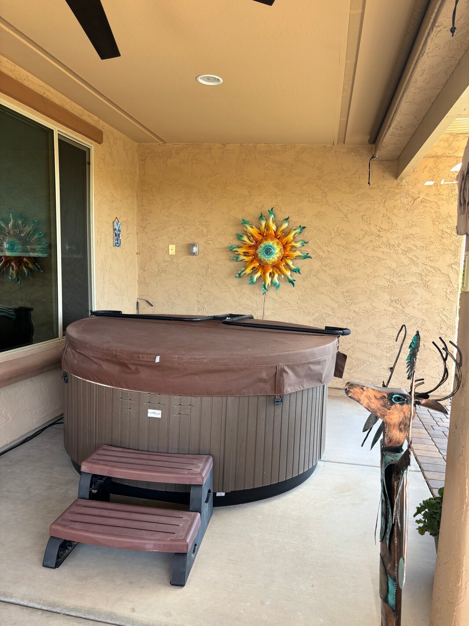 Hot tub - 4518 N Petersburg Dr
