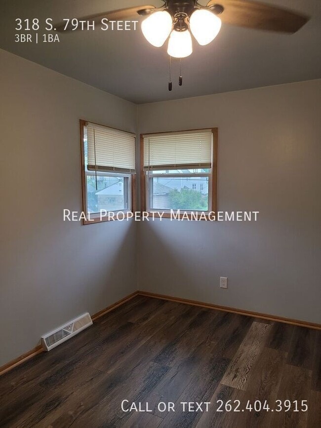 Building Photo - 318 S 79th St
