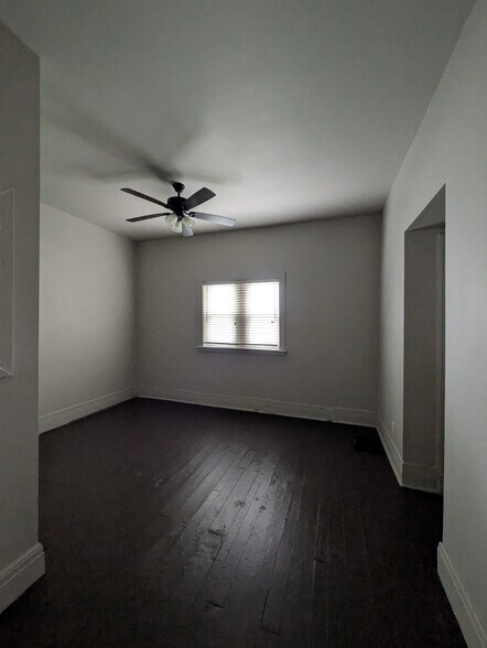 Building Photo - 878 Prospect Ave