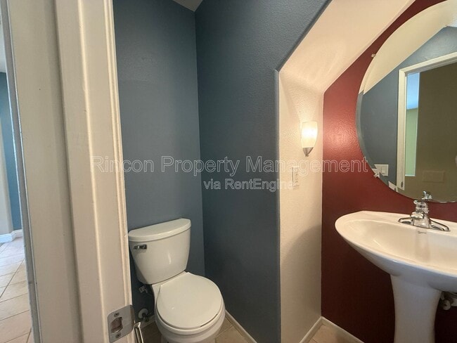 Building Photo - 2029 Milagro Pl