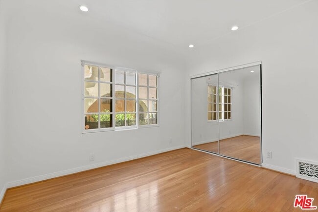 Building Photo - 312 S El Camino Dr