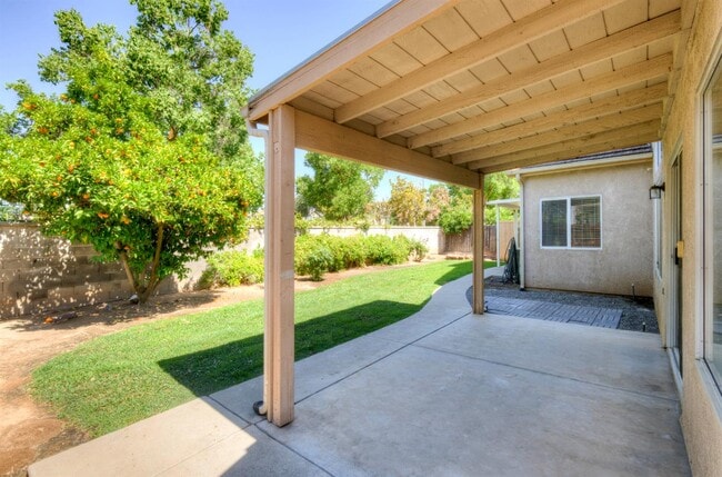 Building Photo - 9326 N Jade Ave