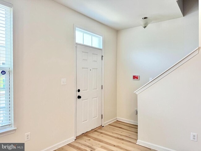 Building Photo - 127 Streamview Dr