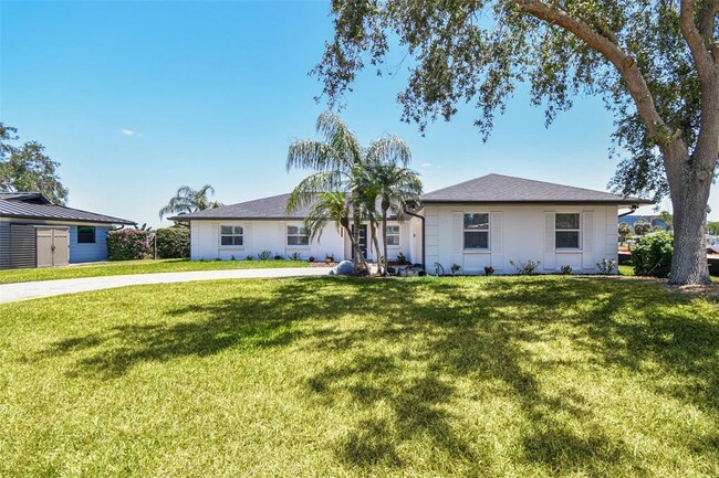 Building Photo - 3913 Fontainebleau Dr
