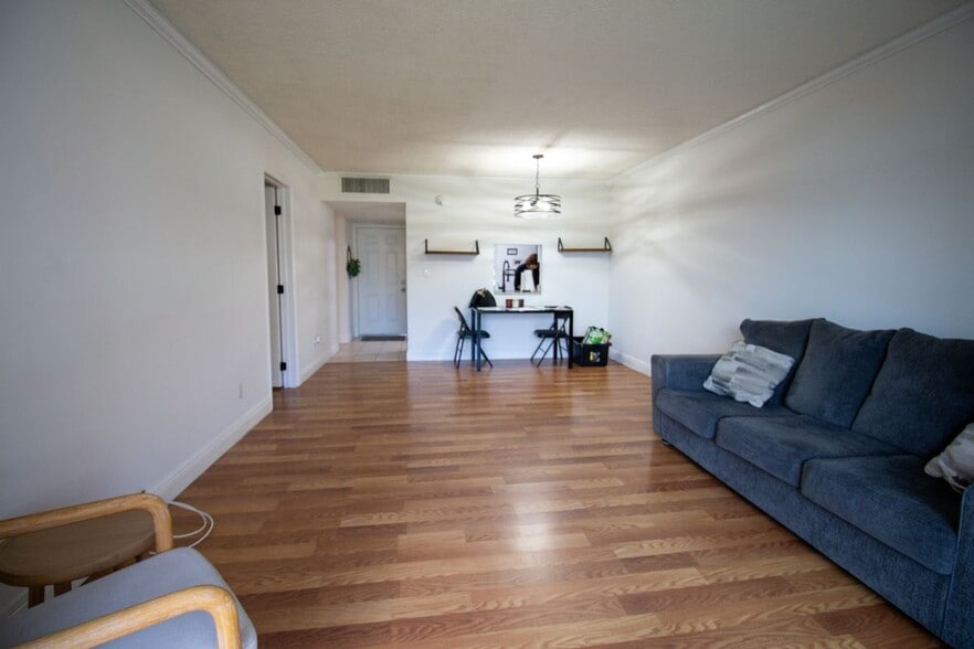 Building Photo - 6020 NW 64th Ave