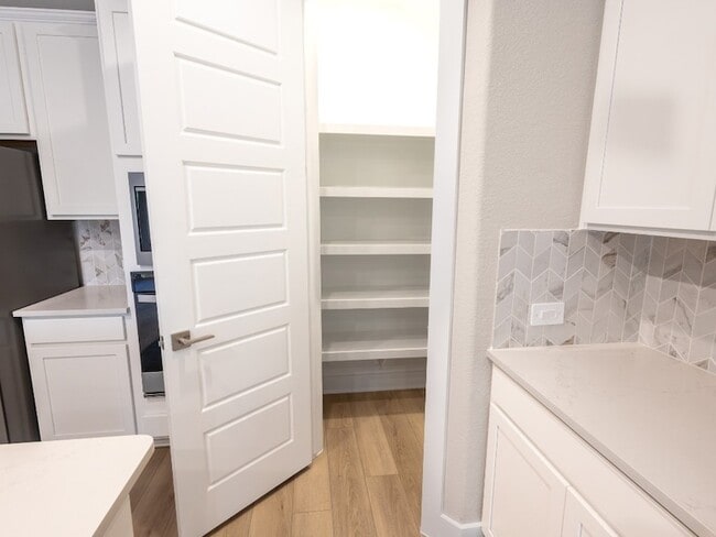 Building Photo - 2010 Bluff Oak Ct