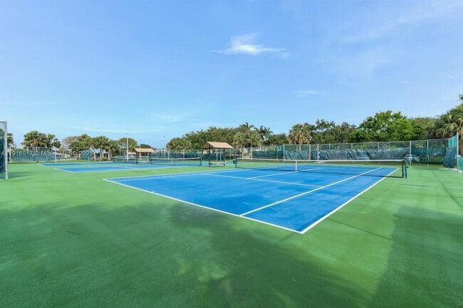 Building Photo - 352 King Fisher Dr