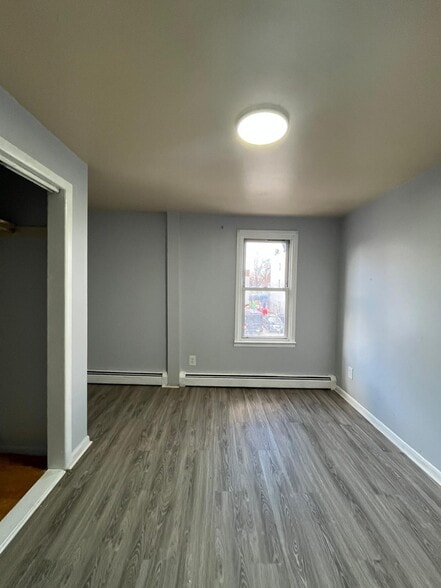 Building Photo - 330 Broadway