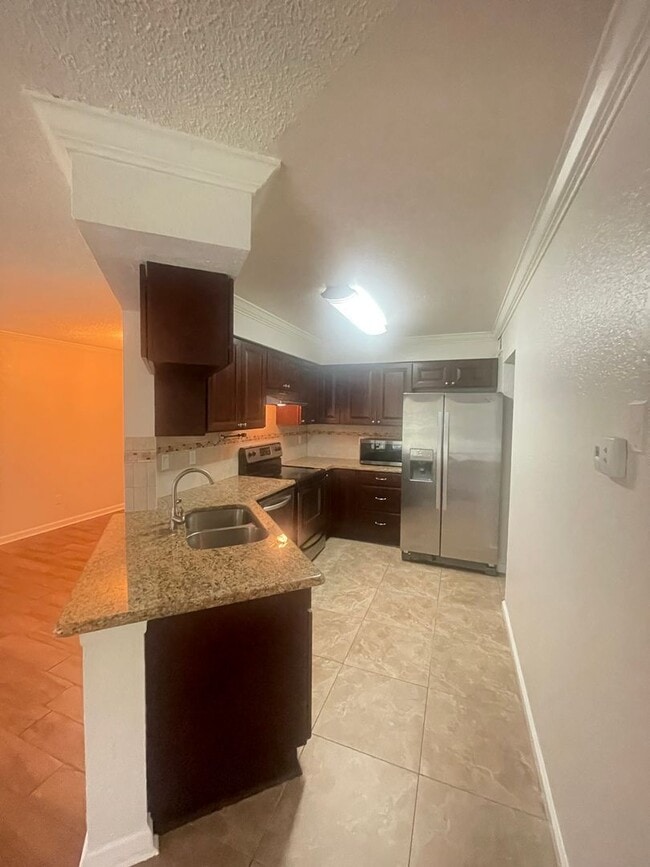 Building Photo - 2550 N Alafaya Trail