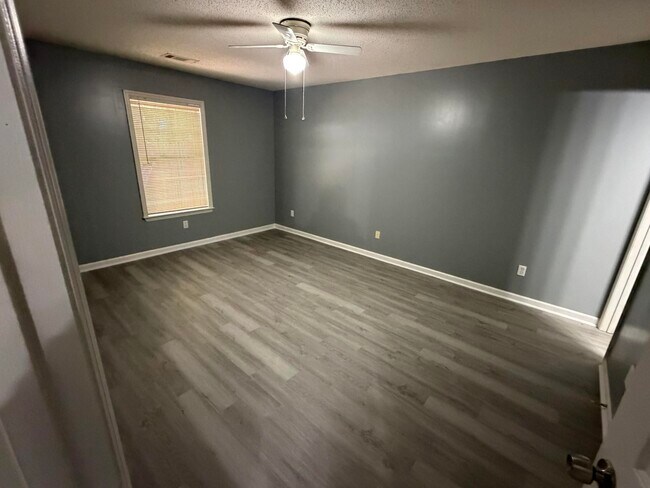 Building Photo - 104 Single Tree Ln