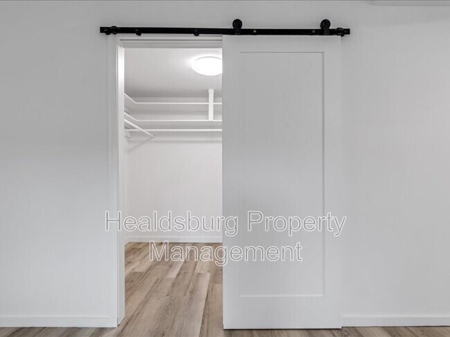 Building Photo - 2054 Madrone Ave