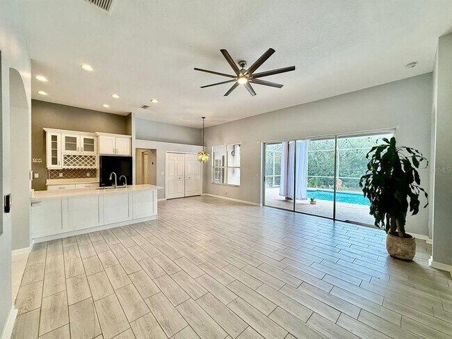 Building Photo - 4301 River Close Blvd