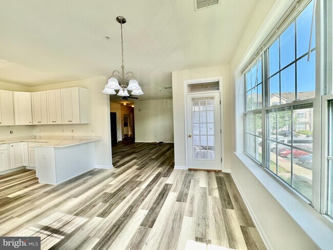 Building Photo - 921 Timberlake Dr