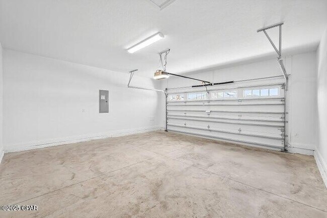 Building Photo - 8912 Parrot Pl