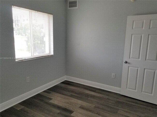 Building Photo - 134 SW 7th Ave