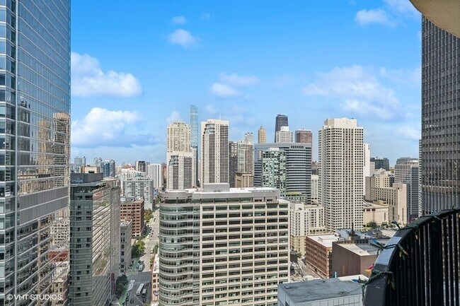 Building Photo - 300 N State St