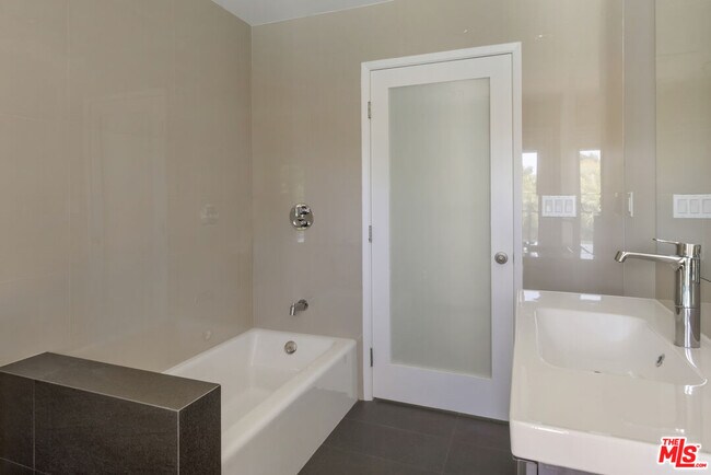 Building Photo - 22427 De Kalb Dr
