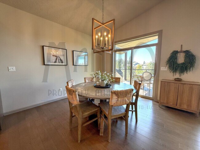 Building Photo - Spacious Eagle Ridge Home
