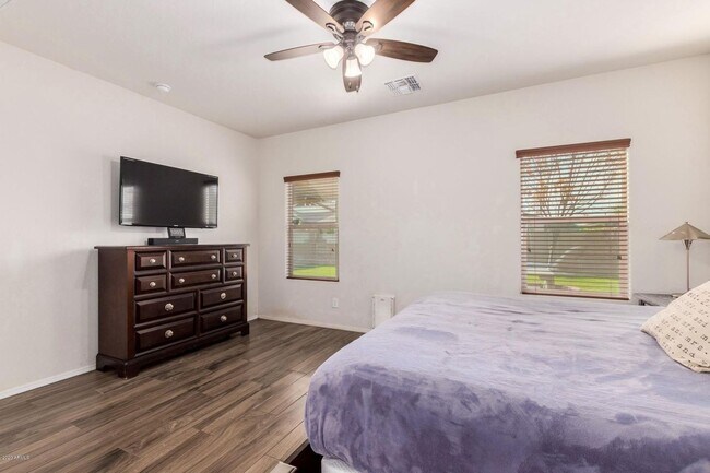 Building Photo - Gorgeous 3bed/2bath single level home in North Peoria!! Best Schools !!