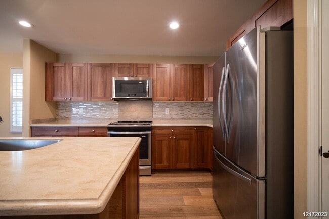 Building Photo - $5,100 / 4br - 1992ft2 - 4 BED 3 BATH HOME...