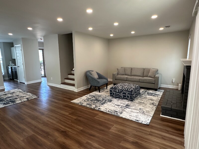 Building Photo - 152 Belmonte Dr SW
