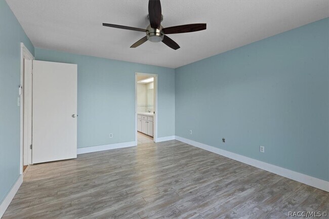 Building Photo - 11310 W Bayshore Dr