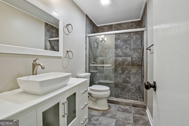 Building Photo - 11 Logwood Ln