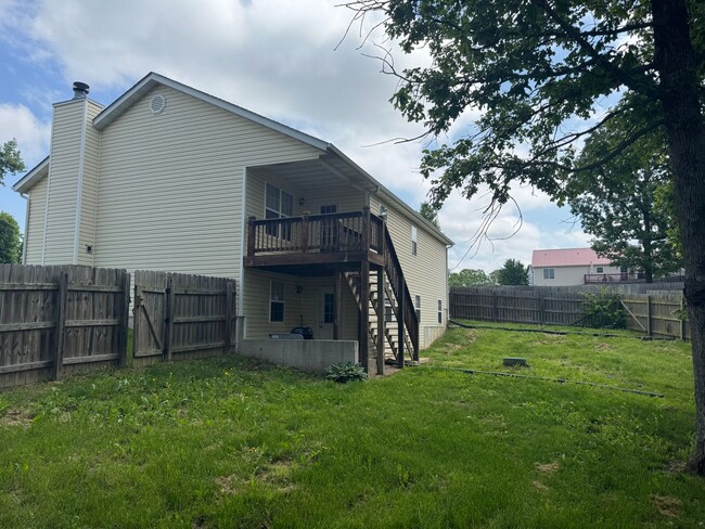 Building Photo - Beautiful spacious home in Waynesville