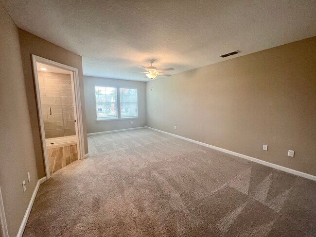 Building Photo - 2 Bedroom 2.5 bath Townhome in Beachwalk!