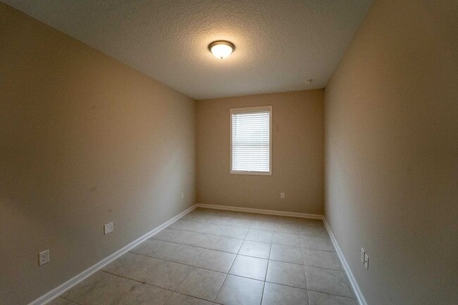 Building Photo - 298 Modesto Dr