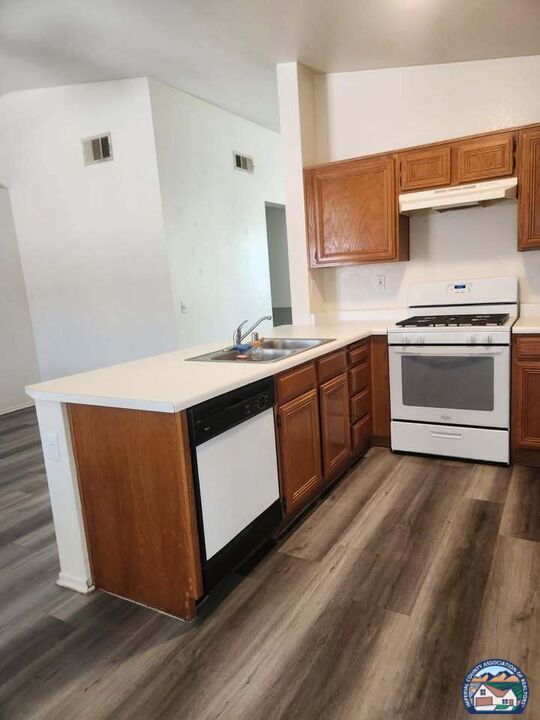 Building Photo - 655 Silverwood St