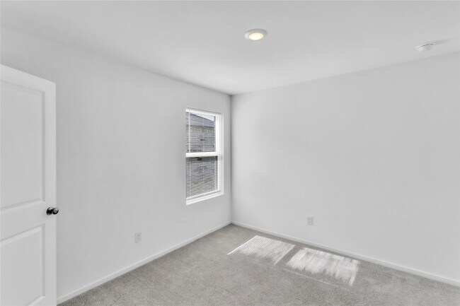Building Photo - 27627 Village Cir Dr