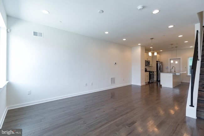 Building Photo - 1641 N Randolph St