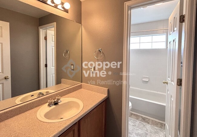 Building Photo - 1740 W 53rd Dr