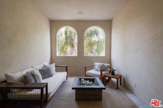 Building Photo - 11748 La Maida St