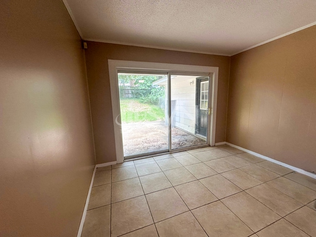 Building Photo - 313 Vanderbilt Dr