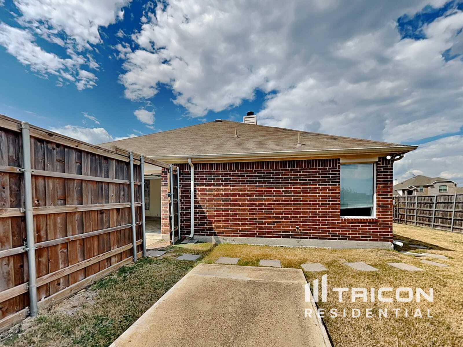 Building Photo - 317 Welch Dr